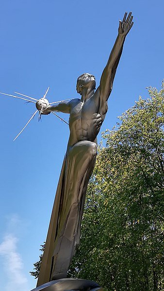 338px-Монумент_слава_покорител.JPG